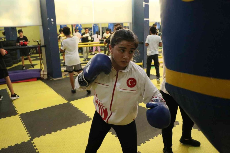 ’minik Boksör’ Lakaplı Pınar Özkan’ın Hedefi Dünya Şampiyonluğu