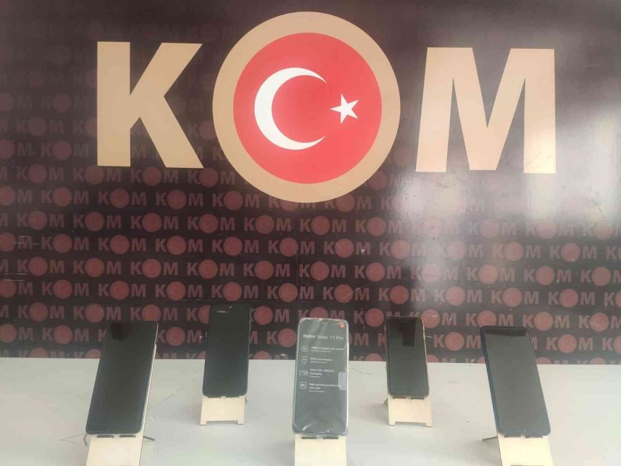 Konya’da 124 Adet Gümrük Kaçağı Telefon Ele Geçirildi