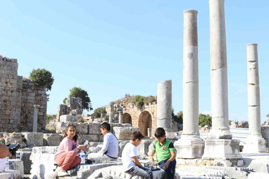 Perge Antik Kenti’nde Satranç Şenliği