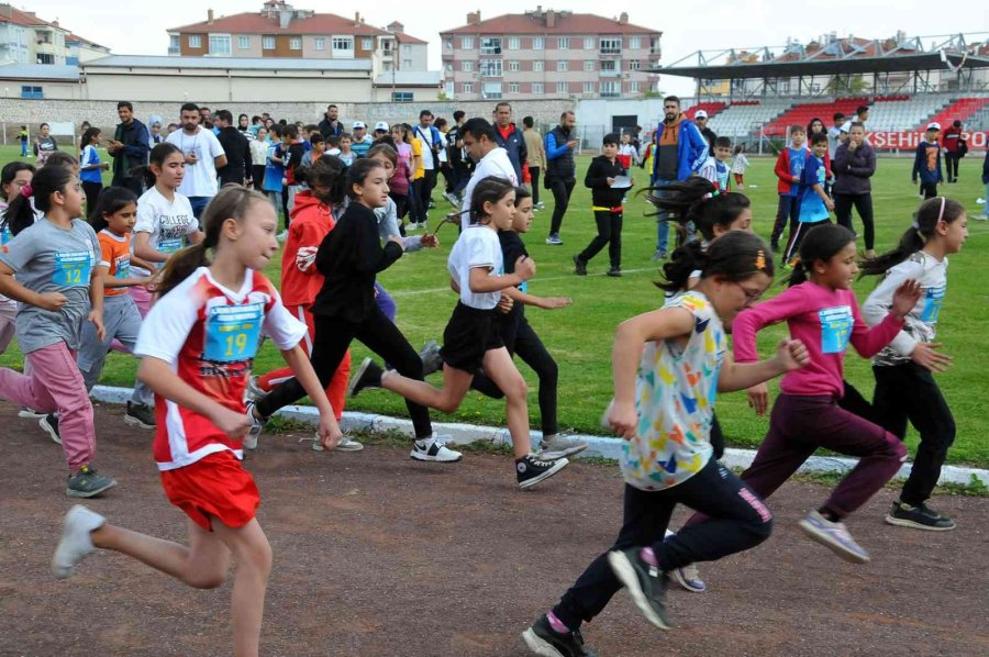 Akşehir’de 4. Zekai Baloğlu Atletizm Yarışmasına Yoğun İlgi