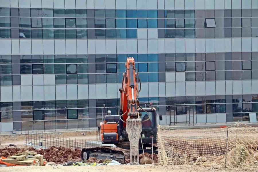 Antalya’nın Yatak Kapasitesini Yüzde 50 Artıracak Şehir Hastanesinde Sona Geliniyor