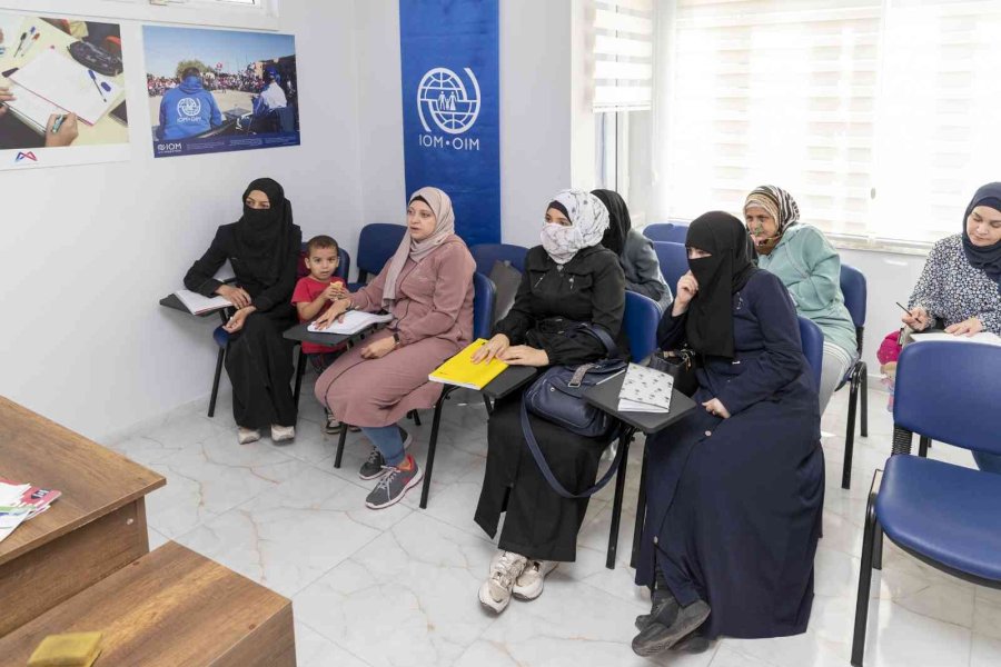 Göçmenler Türkçe Öğreniyor: Sosyal Uyum Merkezinde Türkçe Kursları Başladı