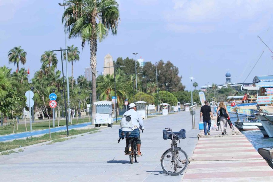 Mersinliler Güneşli Havanın Keyfini Çıkardı