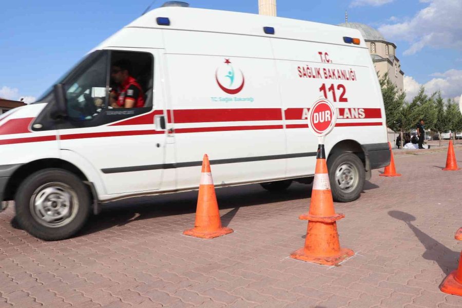 Aksaray’da 112 Ekibine Ambulans Sürüş Eğitimi Verildi