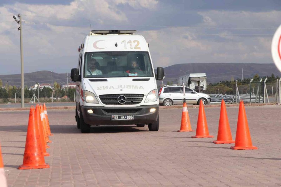 Aksaray’da 112 Ekibine Ambulans Sürüş Eğitimi Verildi