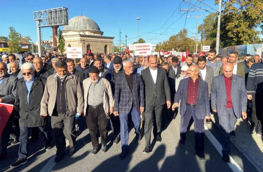 Konya’da Lgbt’ye Karşı Aile Yürüyüşü