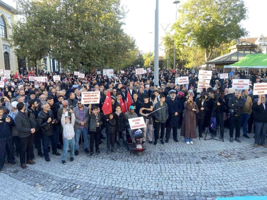 Konya’da Lgbt’ye Karşı Aile Yürüyüşü