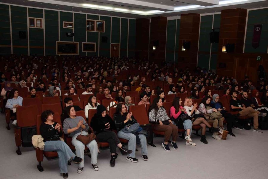 L'Università di Anadolu riunisce studenti con film nazionali e stranieri