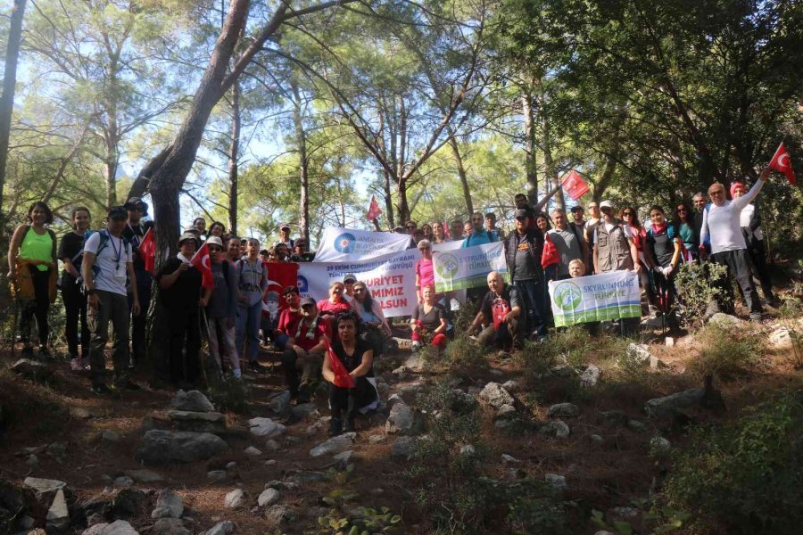 Tünektepe “cumhuriyet Yolu’nda” Doğa Yürüyüşü