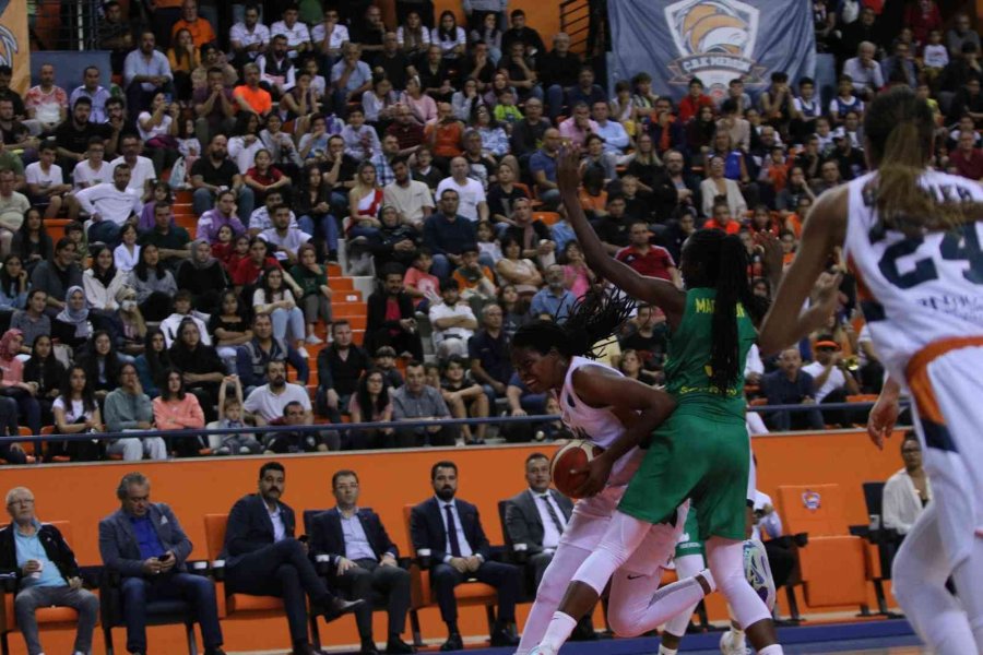 Çukurova Basketbol, Evinde Mağlup Oldu