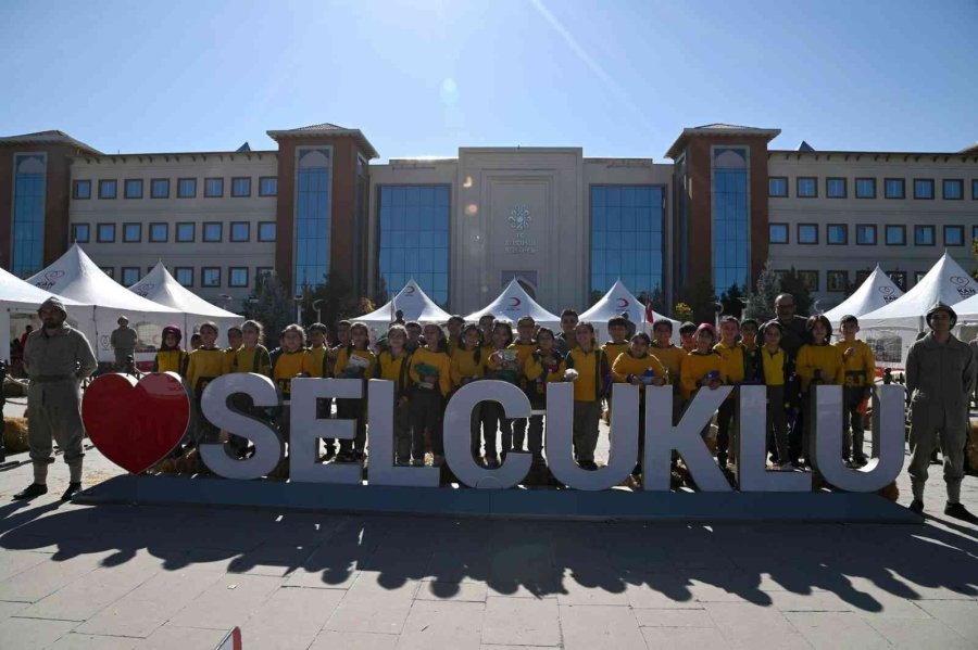 Hilal-i Ahmer Sergisi Ve Kan Bağışı Etkinliği Yoğun İlgi Görüyor