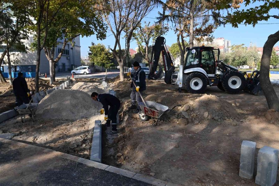 Cem Sultan Parkında Çalışmalar Devam Ediyor