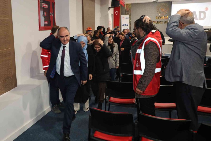 Konya’da "deprem Anı Uygulaması Ve Tahliye Tatbikatı"