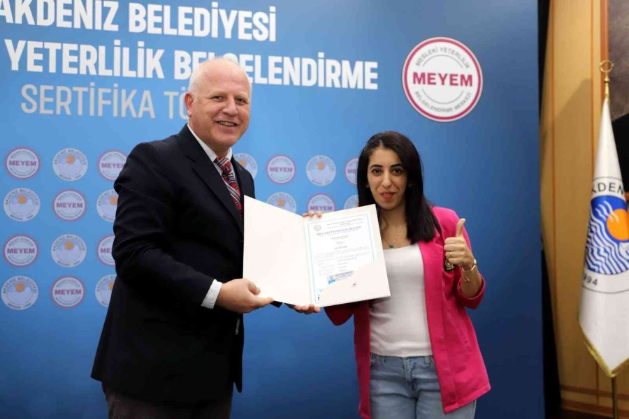 Akdeniz Belediyesi Gençlere İstihdam Kapısı Açmaya Devam Ediyor