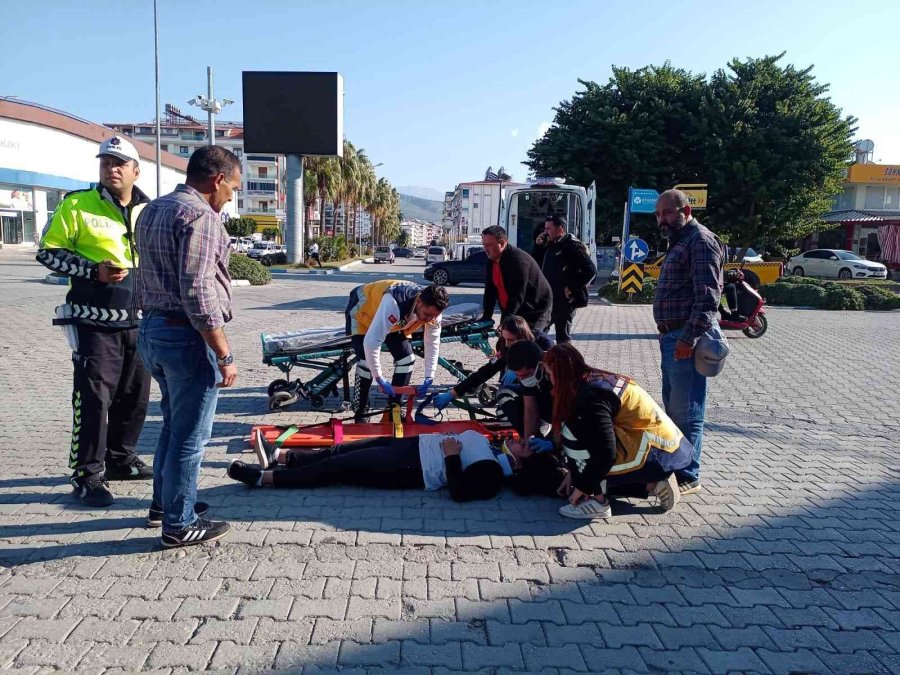 Kontrolden Çıkan Motosiklet Devrildi, Sürücü Yaralandı