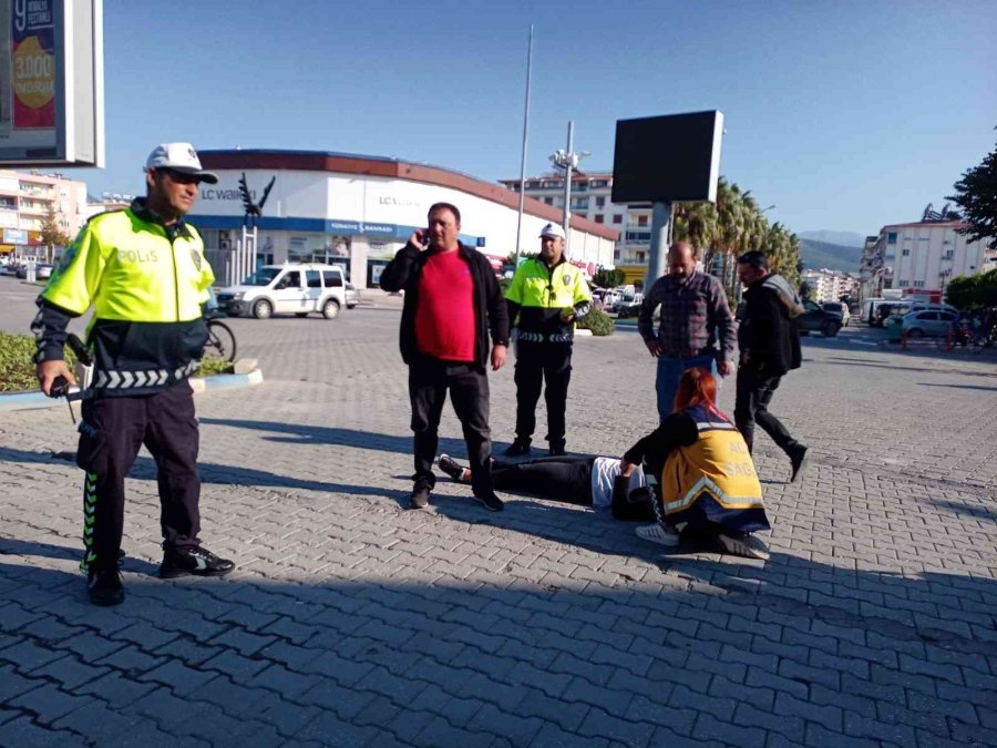 Kontrolden Çıkan Motosiklet Devrildi, Sürücü Yaralandı