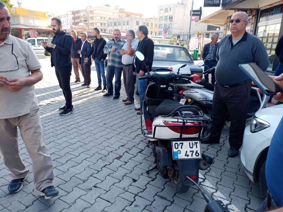 Kontrolden Çıkan Motosiklet Devrildi, Sürücü Yaralandı