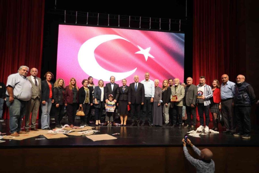 "sokakların Çatısı Yok" Oyunu Beğeni Topladı