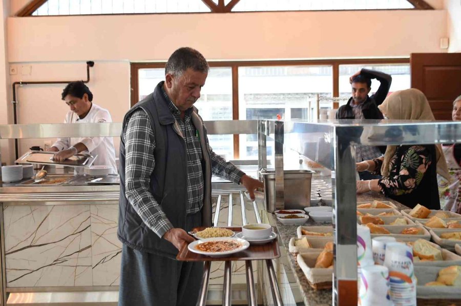 Tarsus’taki Halk Restorana Büyük İlgi