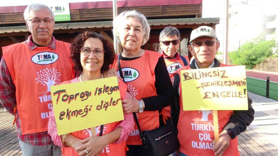 Bayraklı, Sloganlı ’toprağa Saygı’ Yürüyüşü