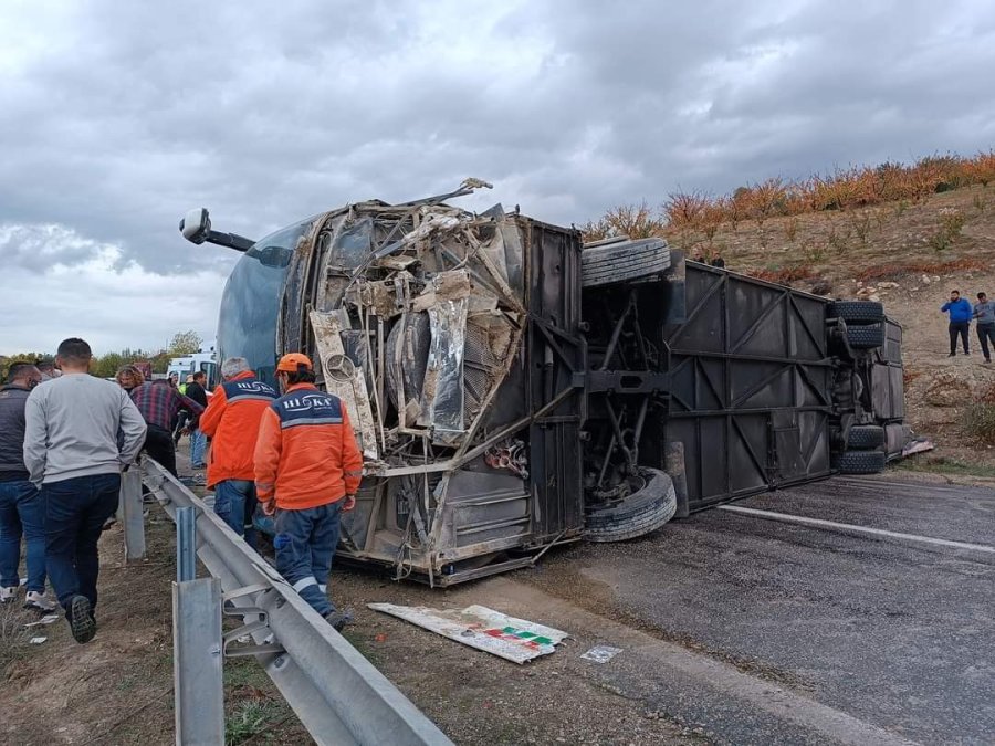 Mersin’de Yolcu Otobüsü Devrildi: 18 Yaralı