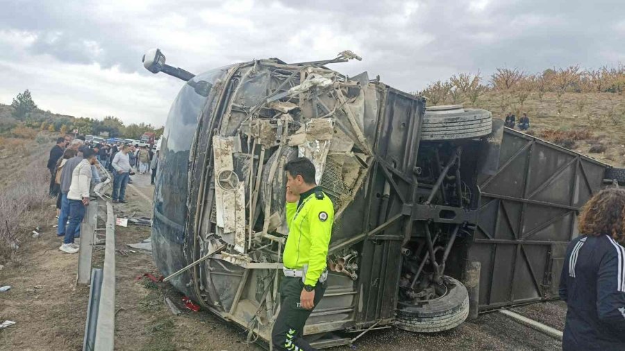 Mersin’de Yolcu Otobüsü Devrildi: 18 Yaralı