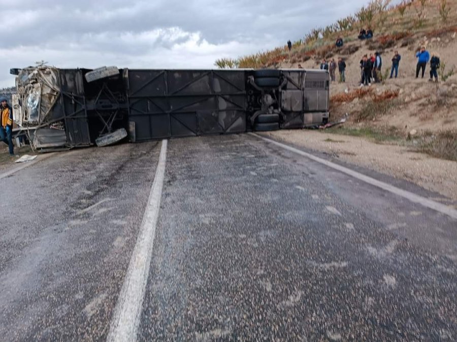 Mersin’de Yolcu Otobüsü Devrildi: 18 Yaralı