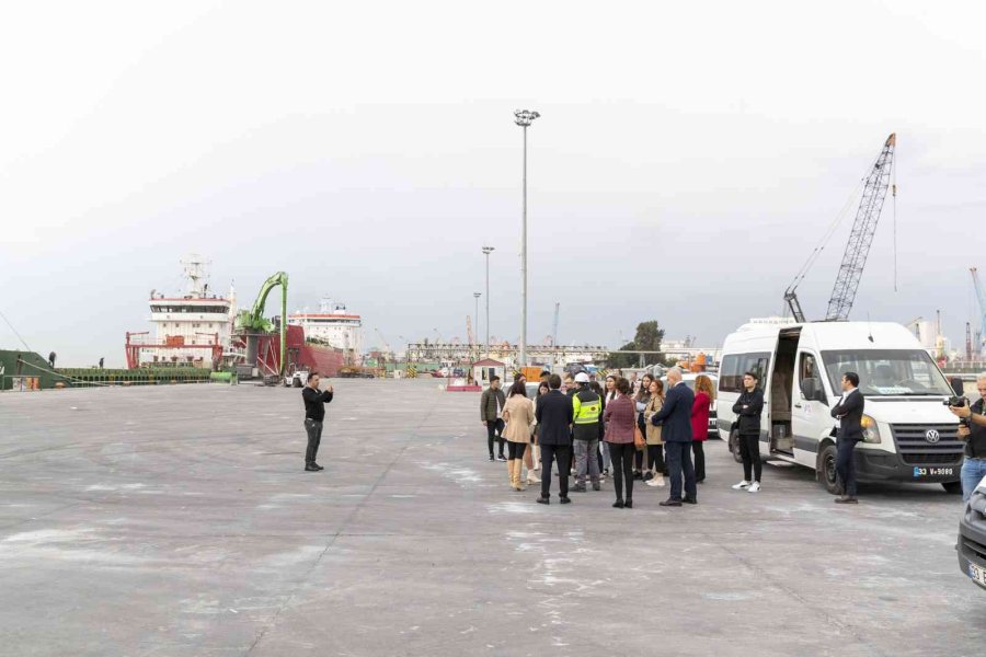 Kariyer Merkezi Lojistikçileri Sektöre Hazırlıyor