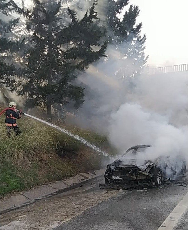 Otoyolda Lüks Otomobil Alev Alev Yandı