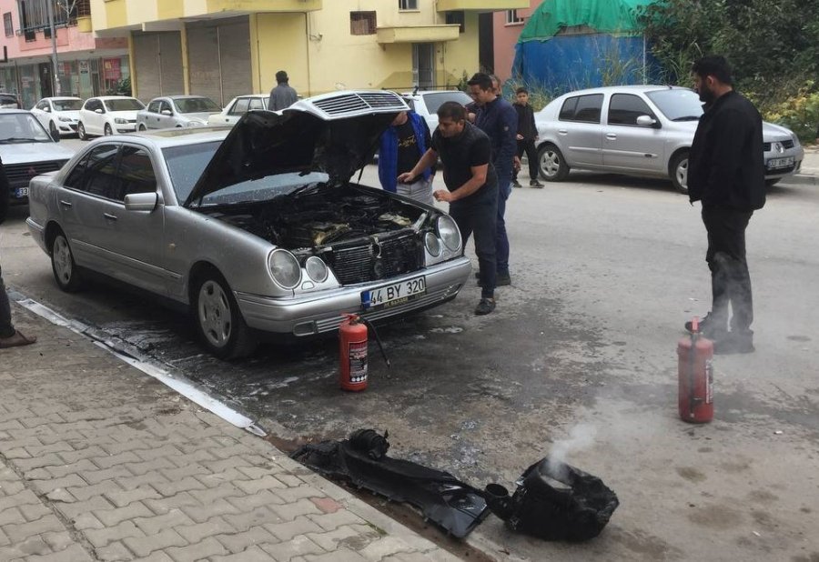 Esnafın Müdahalesi, Otomobili Tamamen Yanmaktan Kurtardı