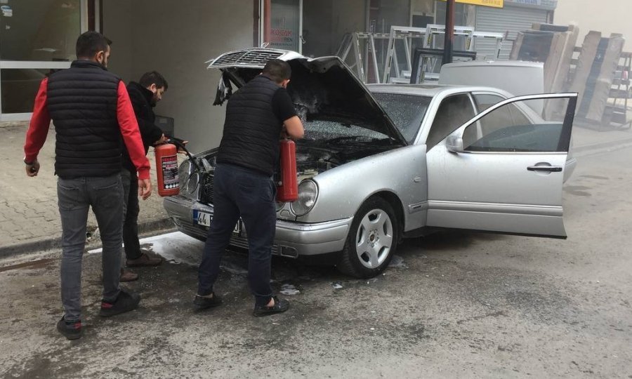 Esnafın Müdahalesi, Otomobili Tamamen Yanmaktan Kurtardı