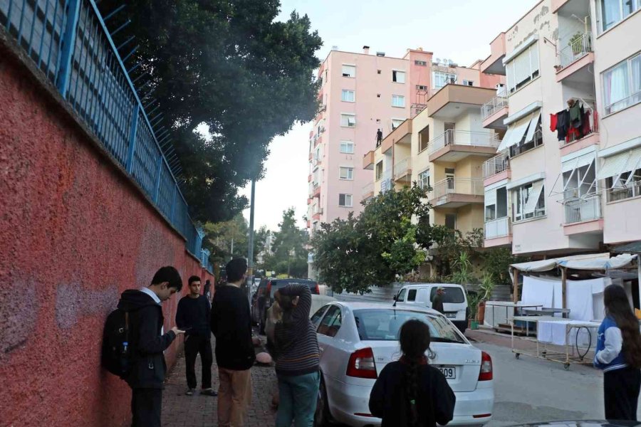 Çatı Cambazı,herkese Ecel Teri Döktürdü