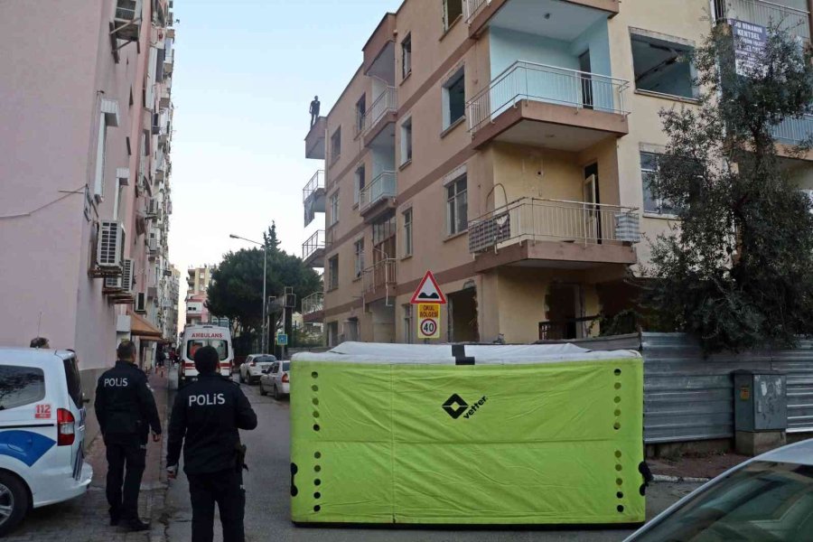 Çatı Cambazı,herkese Ecel Teri Döktürdü