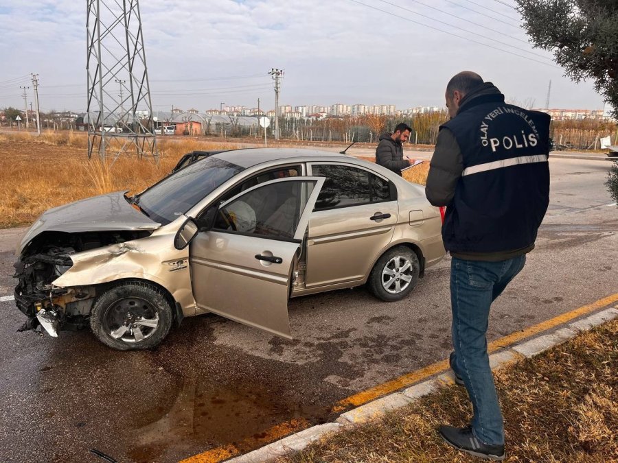 Aksaray’da 3 Aracın Karıştığı Kazada 5 Kişi Yaralandı