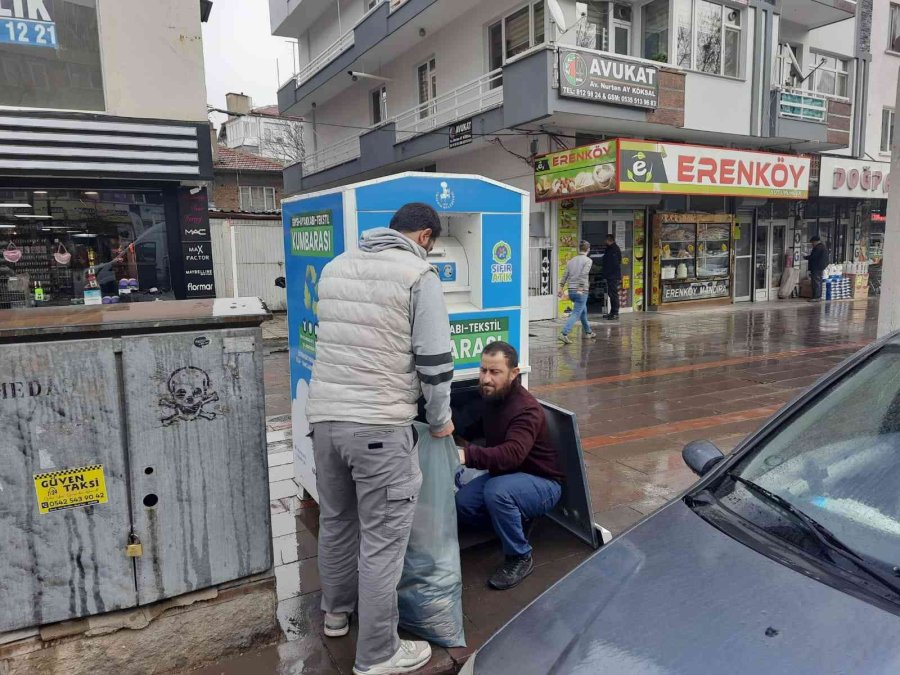 Akşehir’de Tekstil Atık Kumbaralarına Vatandaşlardan Büyük İlgi