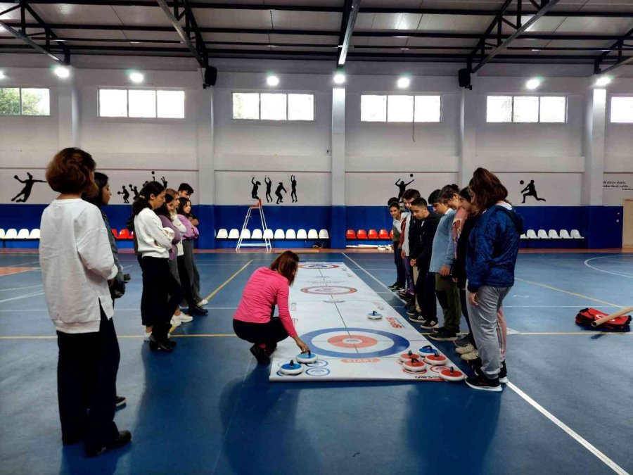 Gazipaşa’da Öğrenciler Floor Curling Sporuyla Tanıştı