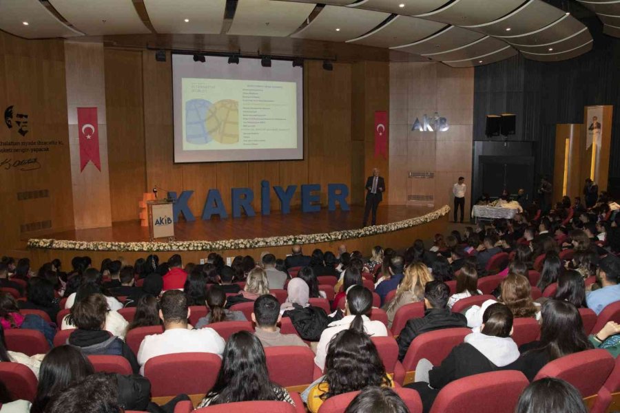 Kariyer Merkezi Müdürü Özada: "30 Bin Kişi Kariyer Merkezine Kayıtlı"