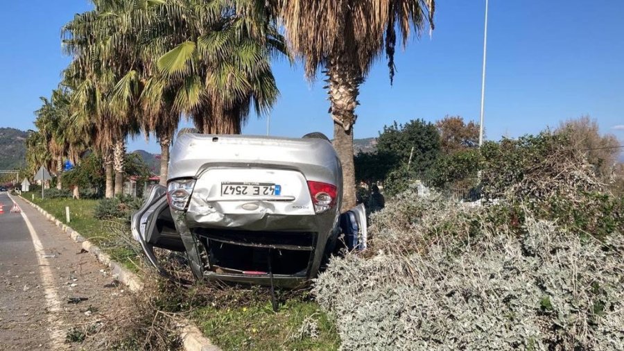 Sürücü Takla Atan Araçtan Burnu Kanamadan Çıktı