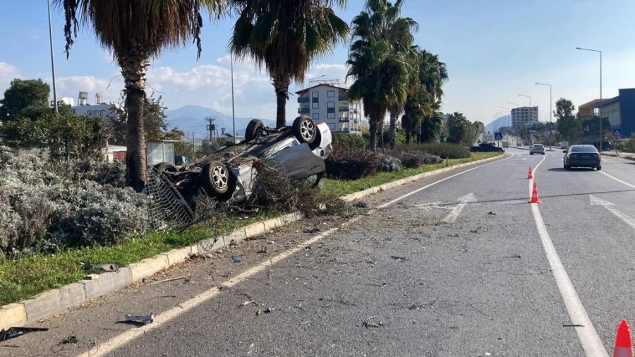 Sürücü Takla Atan Araçtan Burnu Kanamadan Çıktı