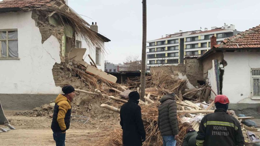 Konya’da Hasarlı Ev Çöktü