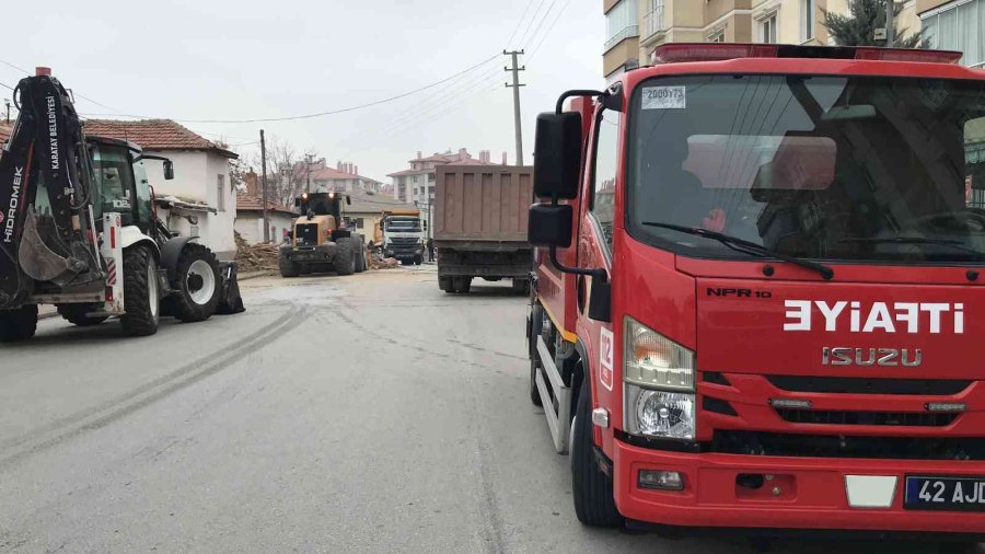 Konya’da Hasarlı Ev Çöktü