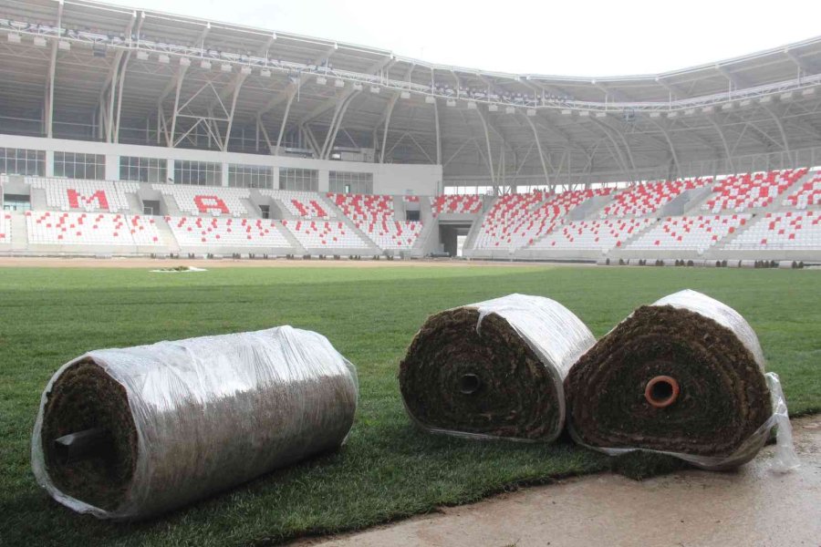 Karaman’ın 15 Bin Kişilik Stadyumunda Çim Serme Çalışması Başladı