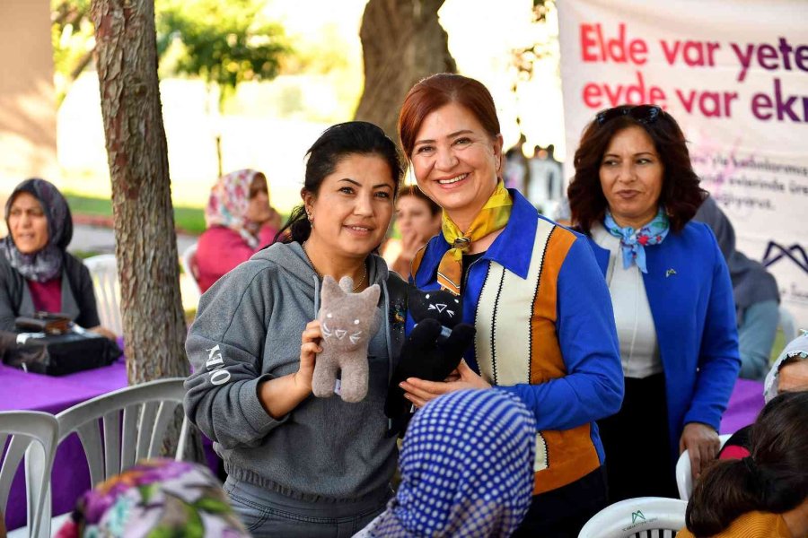 Kadınların Ürettiği Oyuncaklar Çocuklara Dağıtılıyor