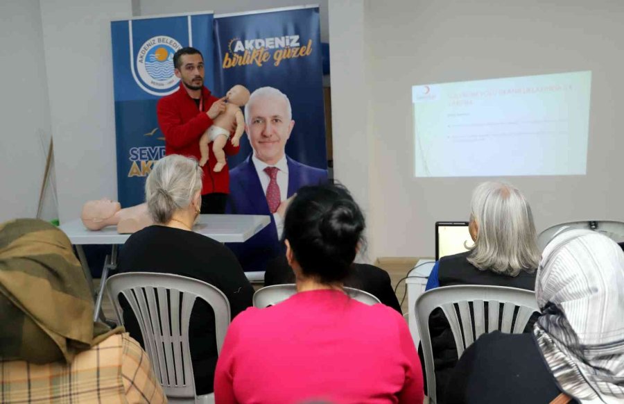 Akdeniz’de Mahalle Sakinlerine İlkyardım Eğitimi