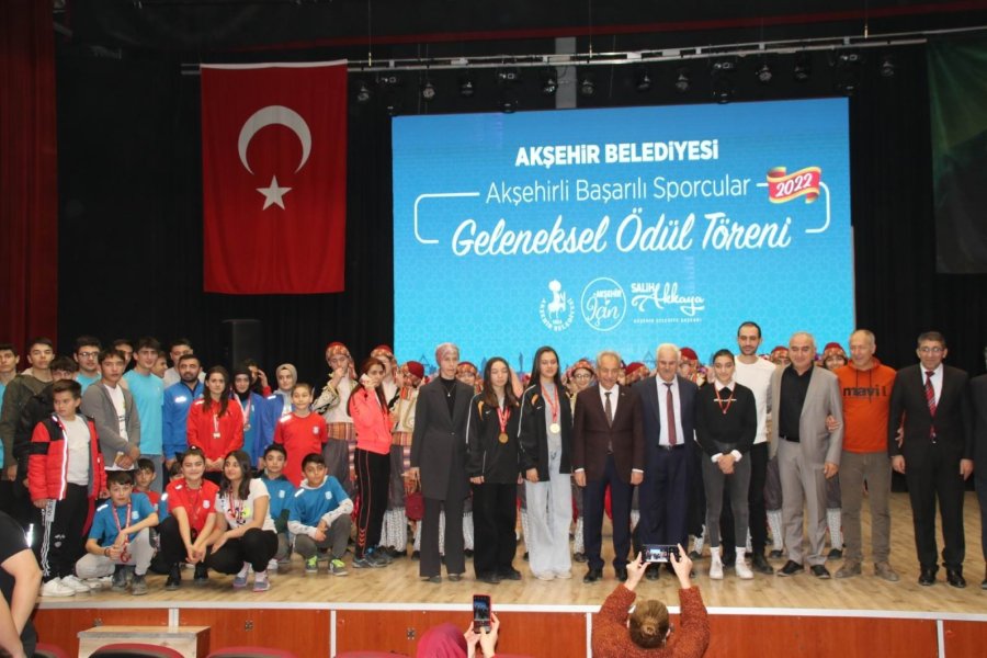 Akşehir Belediyesi Başarılı Sporcuları Ödüllendirdi