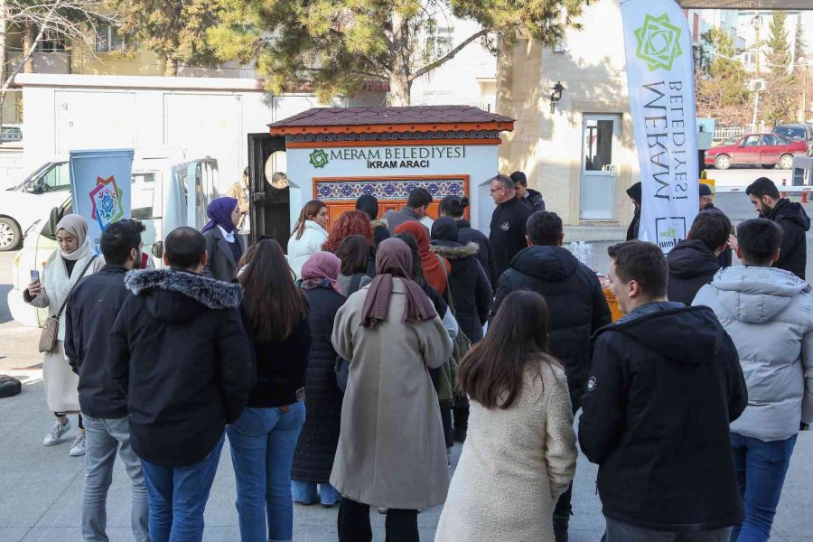 Meram Gençlik Meclisi’nden Öğrencilere Çorba İkramı