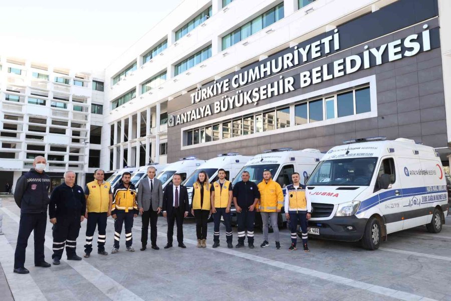 Büyükşehir Belediyesi Bünyesine 2 Yeni Hasta Nakil Ambulansı Kattı