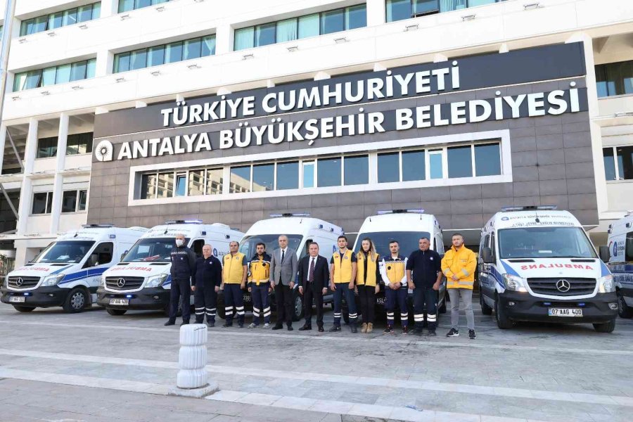 Büyükşehir Belediyesi Bünyesine 2 Yeni Hasta Nakil Ambulansı Kattı