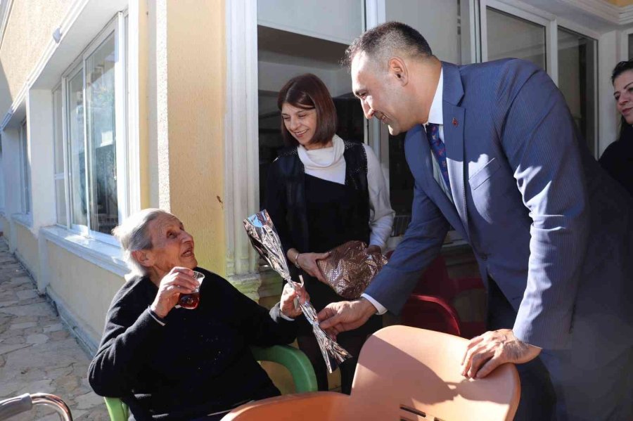 Başkan Yılmaz, Huzurevi Sakinlerinin Yeni Yılını Kutladı