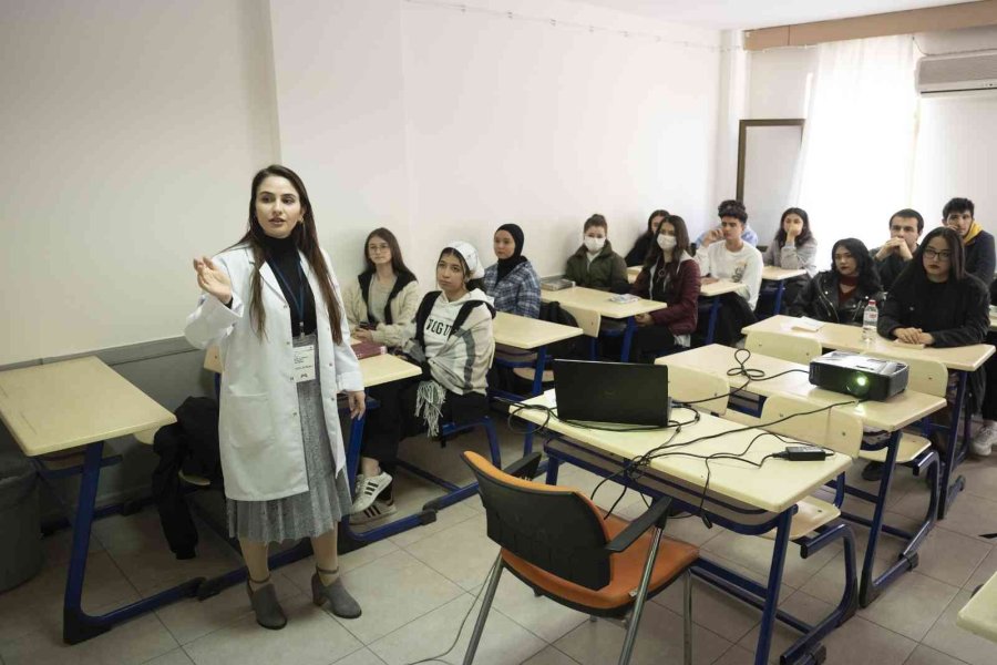 Mersin’de Üniversite Adaylarına ’hızlı Okuma Teknikleri’ Eğitimi Veriliyor